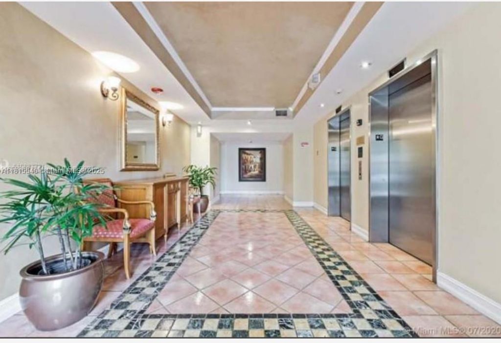 19601 E Country Club Drive, Unit 7-203, Aventura, FL 33180 Photo