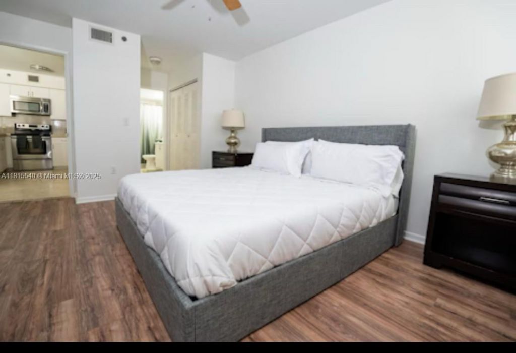 19601 E Country Club Drive, Unit 7-203, Aventura, FL 33180 Photo