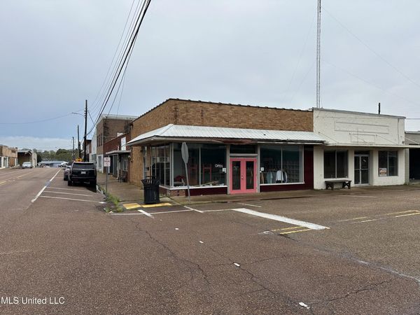 128 E Choctaw Street, Magee, MS 39111