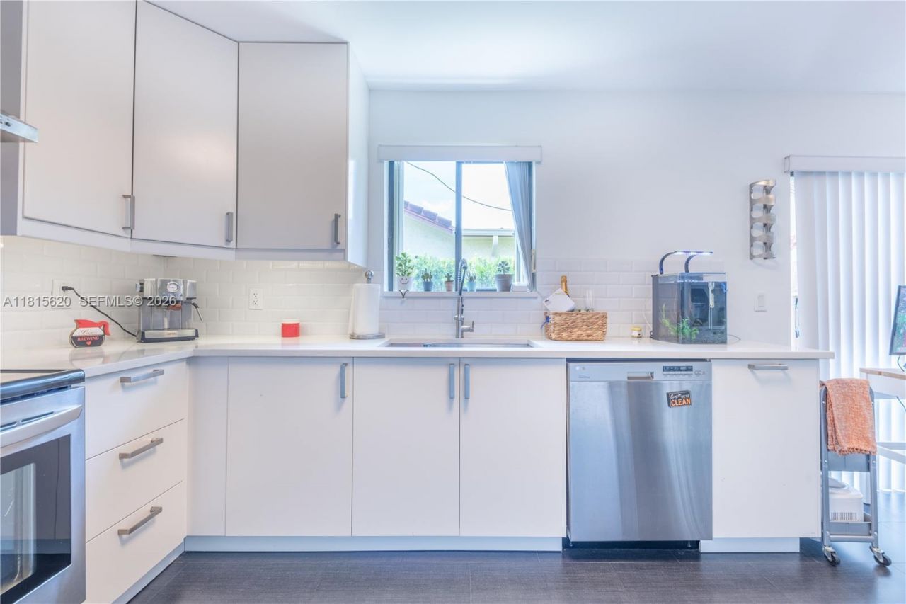 16189 Laurel Dr, Unit 25, Weston, FL 33326 Photo