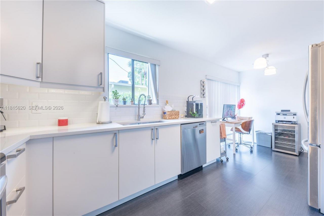 16189 Laurel Dr, Unit 25, Weston, FL 33326 Photo