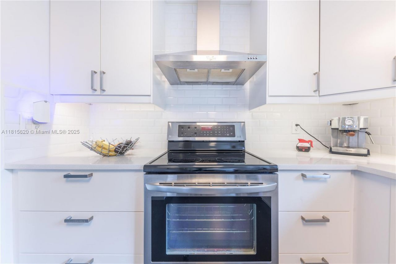 16189 Laurel Dr, Unit 25, Weston, FL 33326 Photo