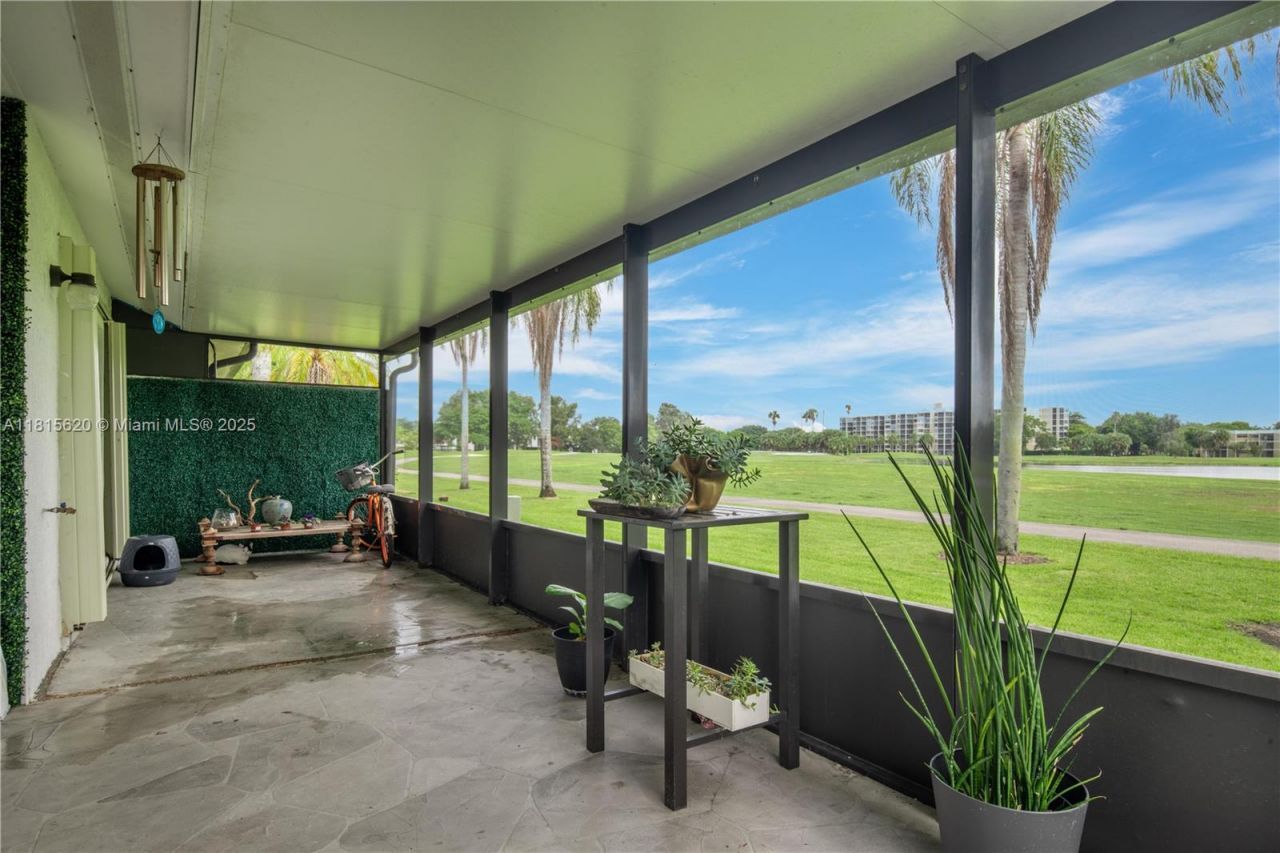 16189 Laurel Dr, Unit 25, Weston, FL 33326 Photo