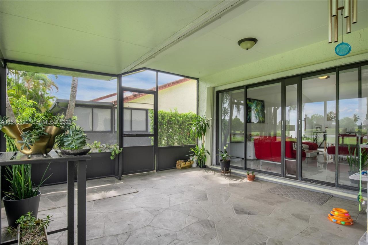 16189 Laurel Dr, Unit 25, Weston, FL 33326 Photo