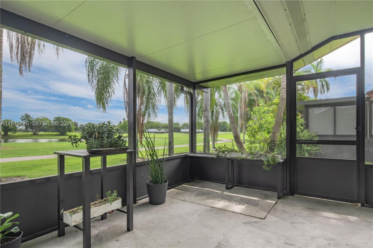 16189 Laurel Dr, Unit 25, Weston, FL 33326 Photo