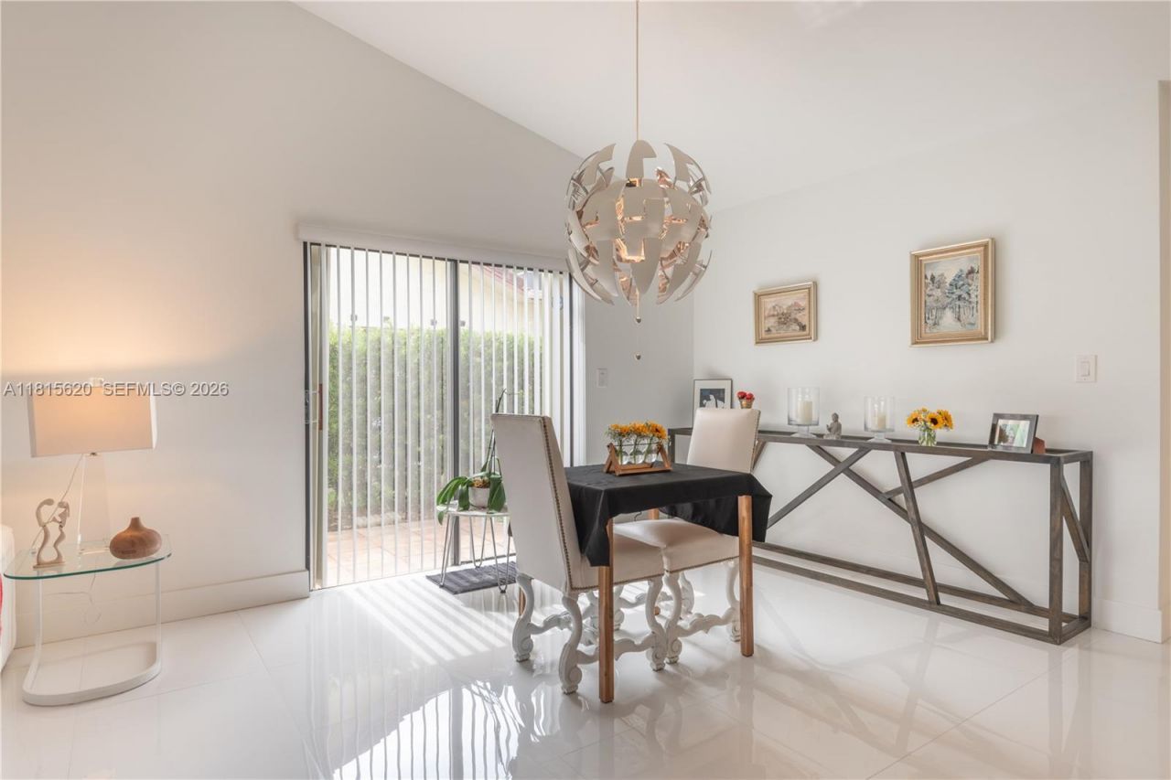 16189 Laurel Dr, Unit 25, Weston, FL 33326 Photo