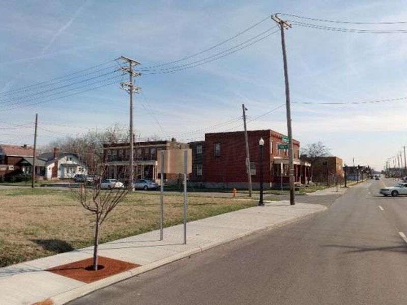 1060 Cleveland Avenue, Columbus, OH 43201 Photo 2