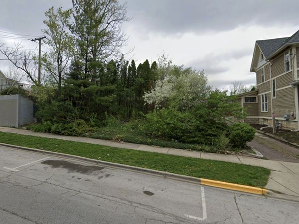 231 W Downer Place, Aurora, IL 60506