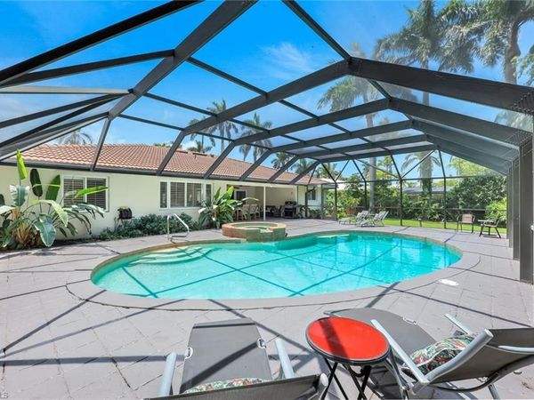 725 Old Trail DR, NAPLES, FL 34103