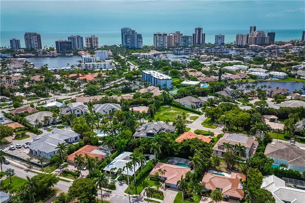 725 Old Trail Dr, Naples, FL 34103 Photo