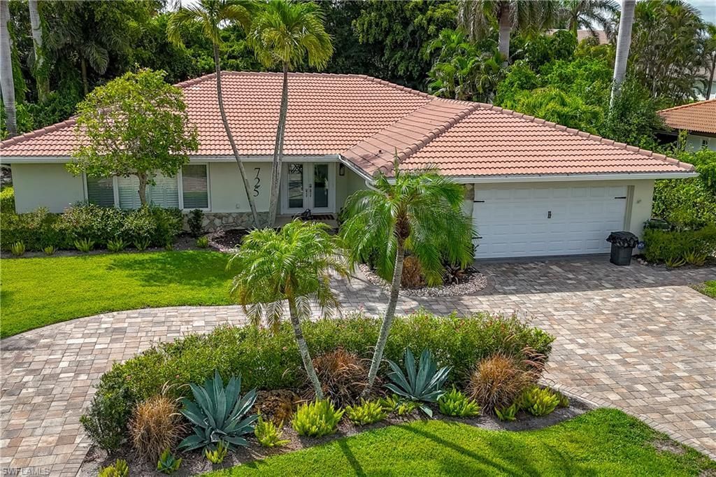 725 Old Trail Dr, Naples, FL 34103 Photo