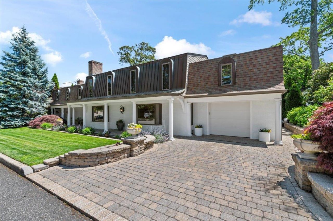 23 Forest Road, Kings Park, NY 11754 Main Photo