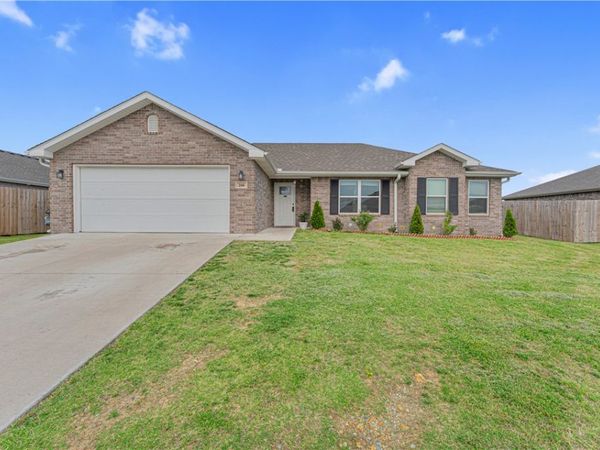 200 Post Oak Avenue, Gentry, AR 72734