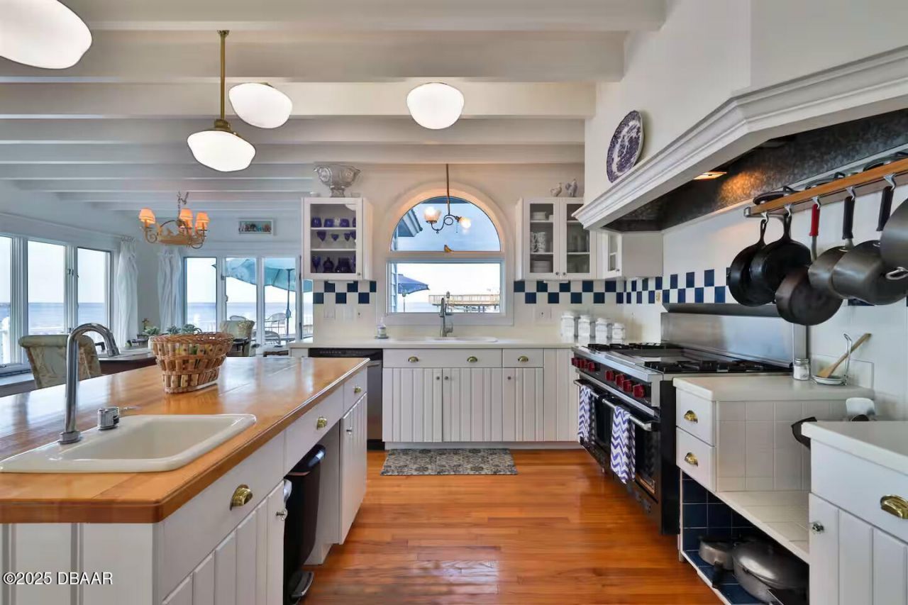 21951 Tarragona Way, Astor, FL 32102 Photo