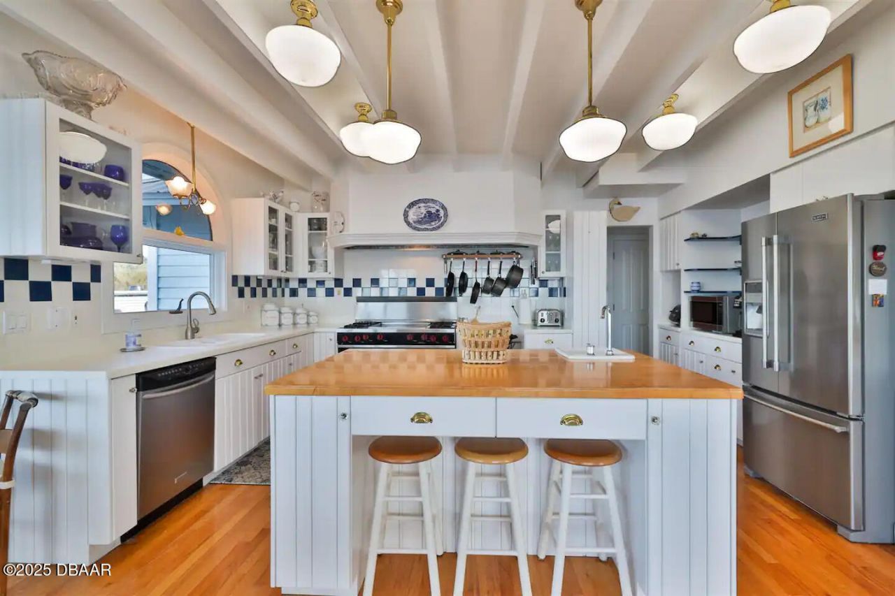 21951 Tarragona Way, Astor, FL 32102 Photo