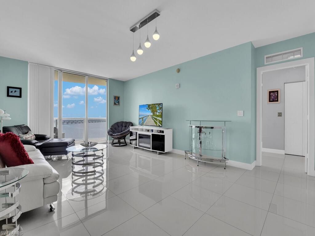 3000 Oasis Grand Blvd, Unit 1705, Fort Myers, FL 33916 Photo