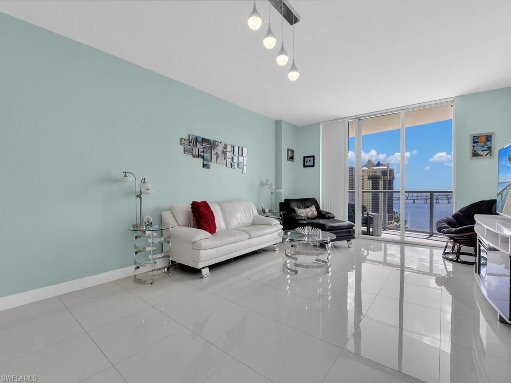 3000 Oasis Grand Blvd, Unit 1705, Fort Myers, FL 33916 Photo