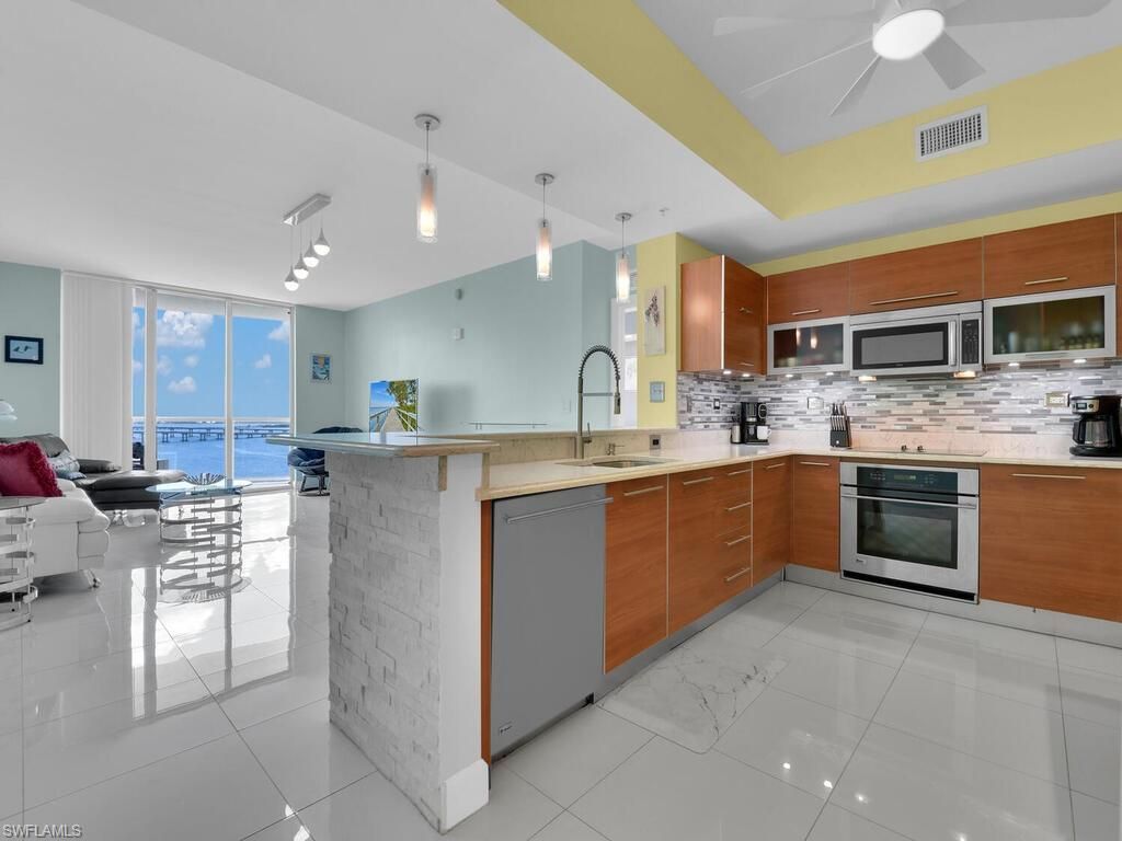 3000 Oasis Grand Blvd, Unit 1705, Fort Myers, FL 33916 Photo