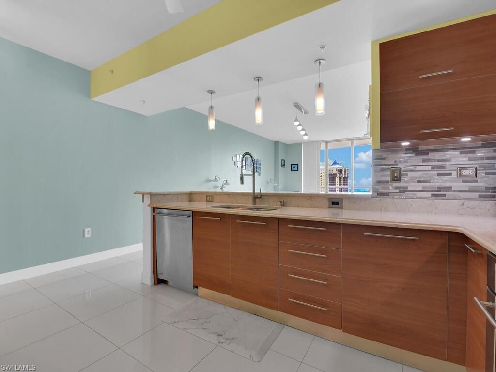 3000 Oasis Grand Blvd, Unit 1705, Fort Myers, FL 33916 Photo