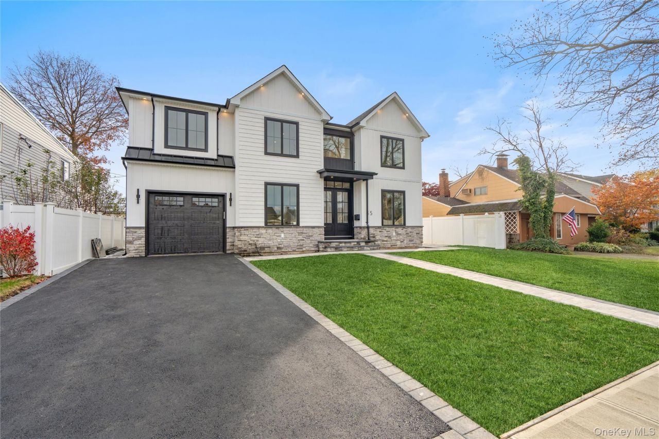 45 Mist Lane, Westbury, NY 11590 Main Photo