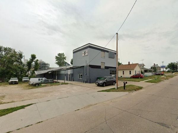 931/945 SW Rockford Road, Cedar Rapids, IA 52404
