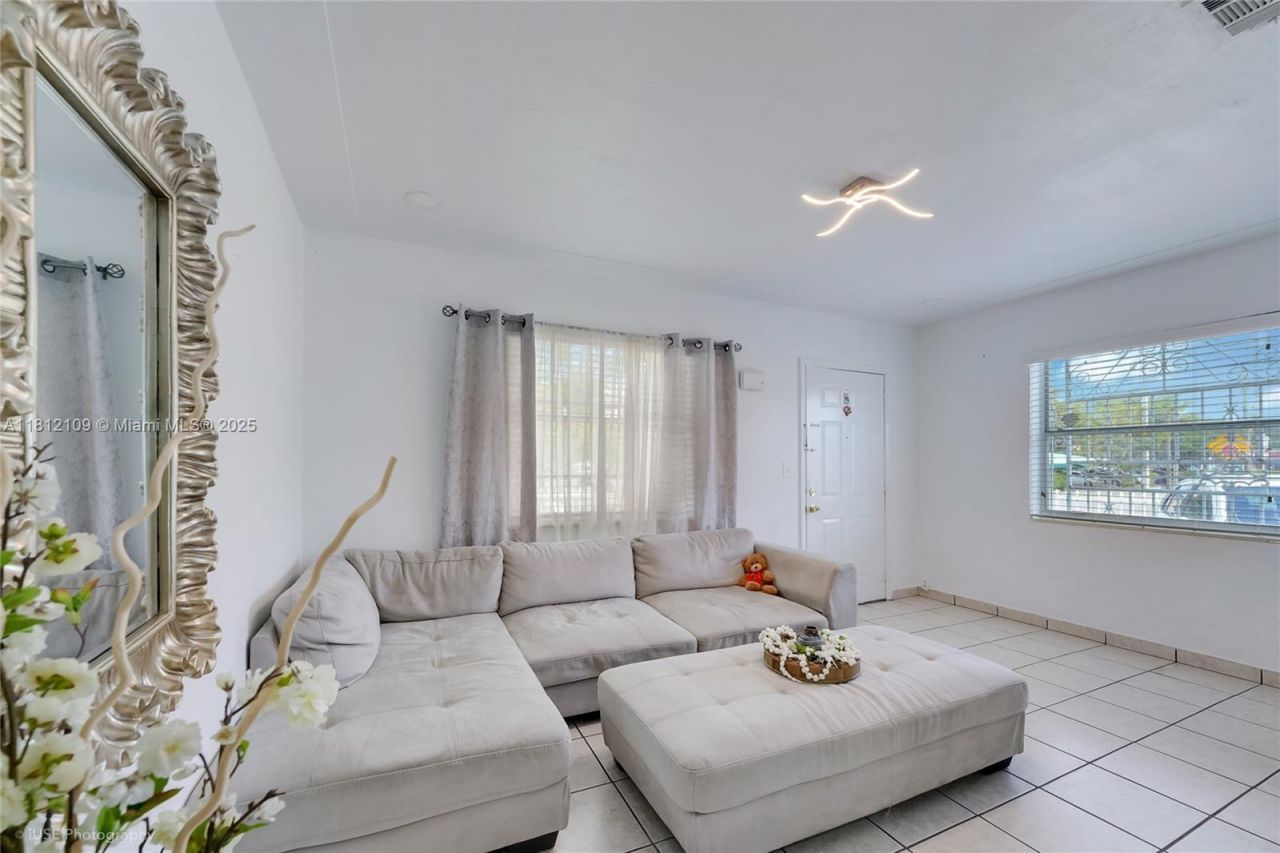 901 SW 34th Ave, Miami, FL 33135 Photo