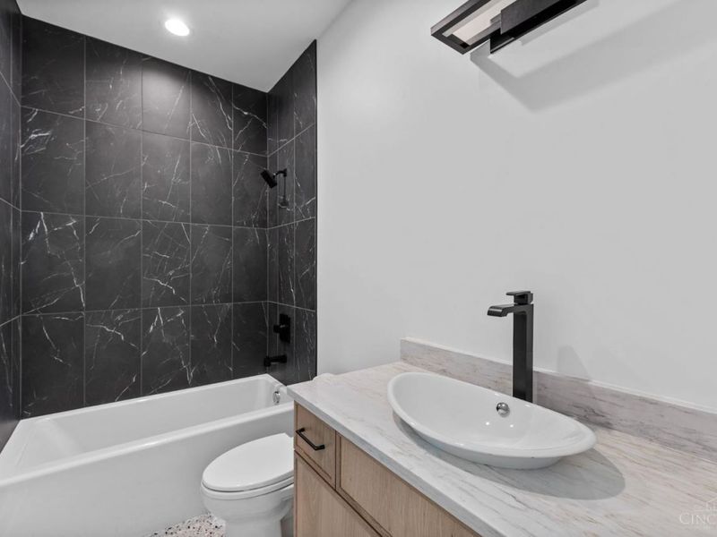 530 Reading Road, Cincinnati, OH 45202 Photo 27