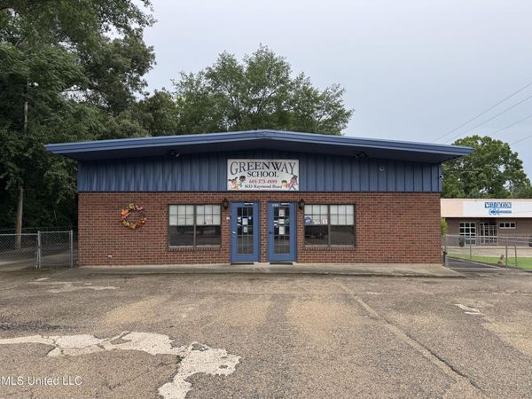 1633 Raymond Road, Jackson, MS 39204