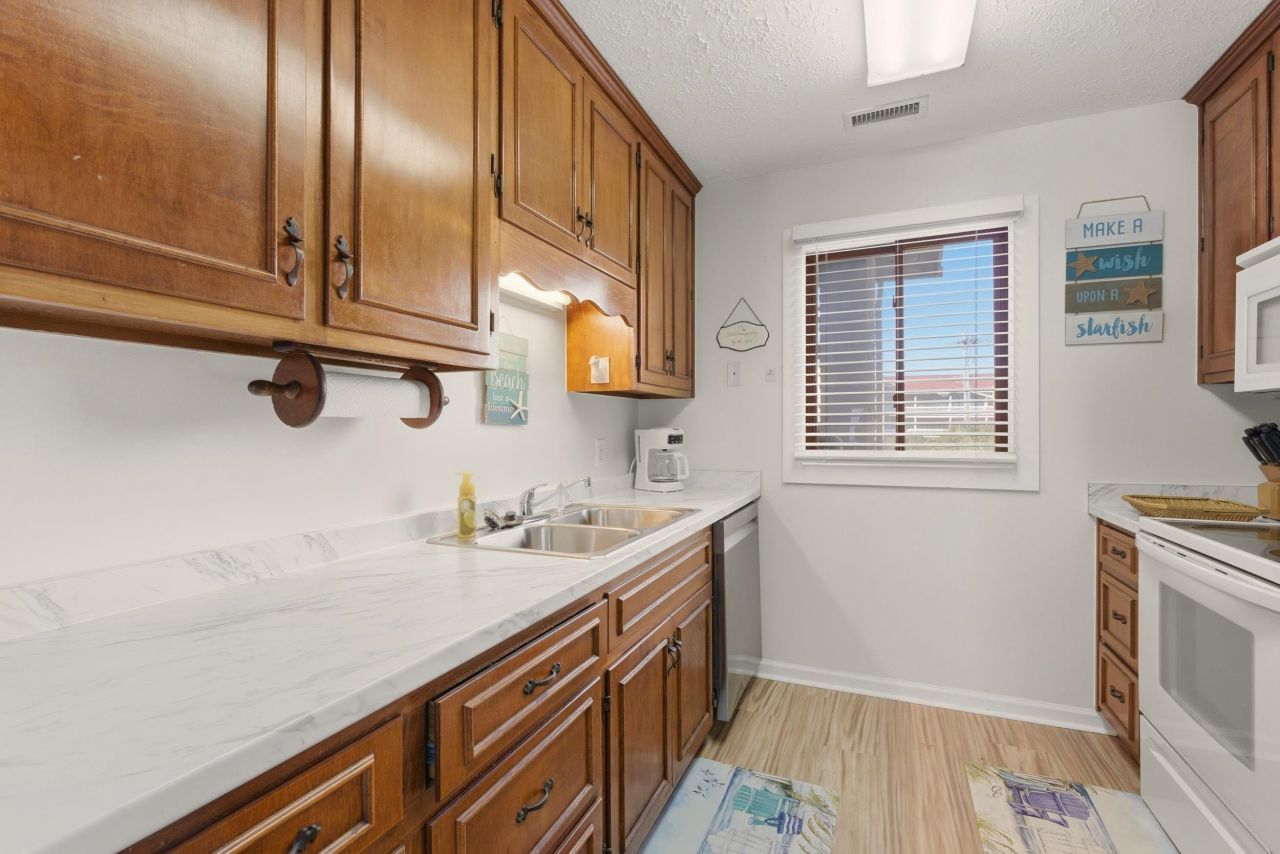 618 N Waccamaw Dr. Photo 8