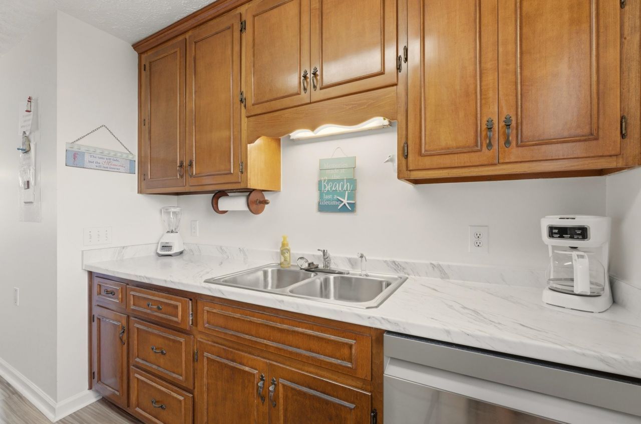 618 N Waccamaw Dr. Photo 9