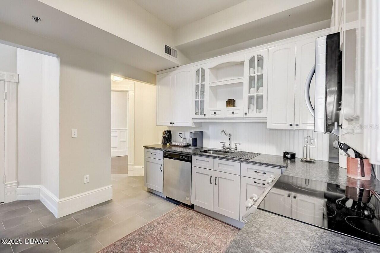 404 S Ridgewood Avenue, Daytona Beach, FL 32114 Photo