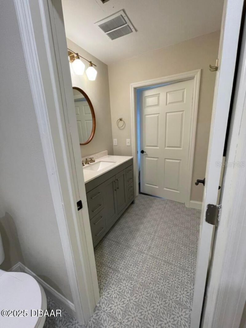 404 S Ridgewood Avenue, Daytona Beach, FL 32114 Photo