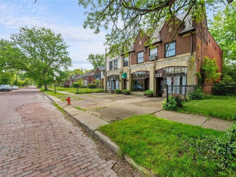 16903 Fischer Road, Cleveland, OH 44107 Photo 2