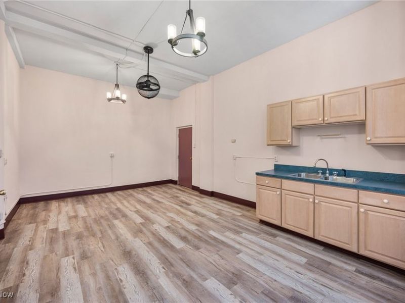 16903 Fischer Road, Cleveland, OH 44107 Photo 22