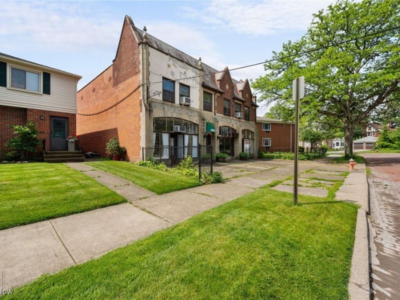 16903 Fischer Road, Cleveland, OH 44107 Photo 3