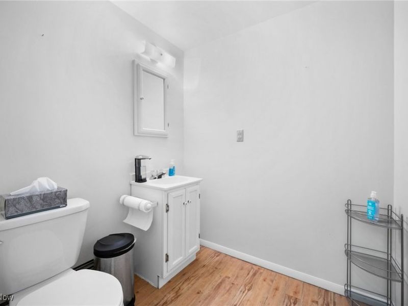 16903 Fischer Road, Cleveland, OH 44107 Photo 47