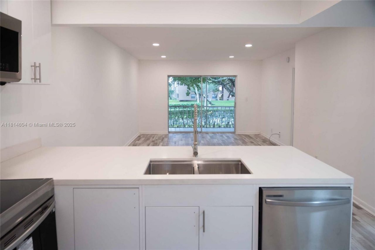 251 NW 76th Ave, Unit 208, Margate, FL 33063 Photo