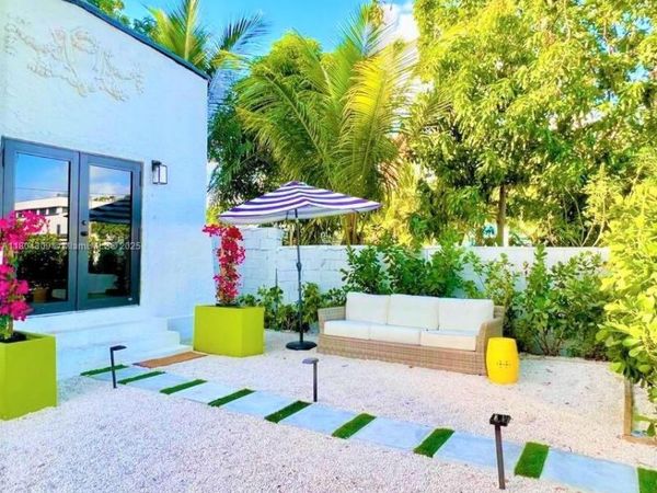 8280 NE 1st Pl, Miami, FL 33138