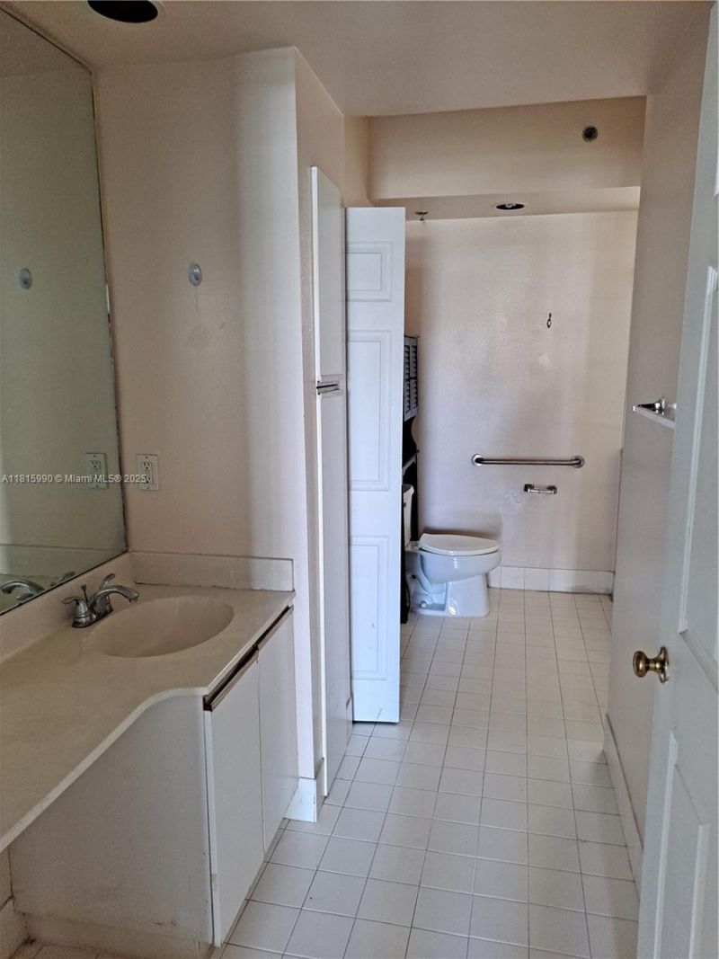 3255 NE 184th St, Unit 12402, Aventura, FL 33160 Photo