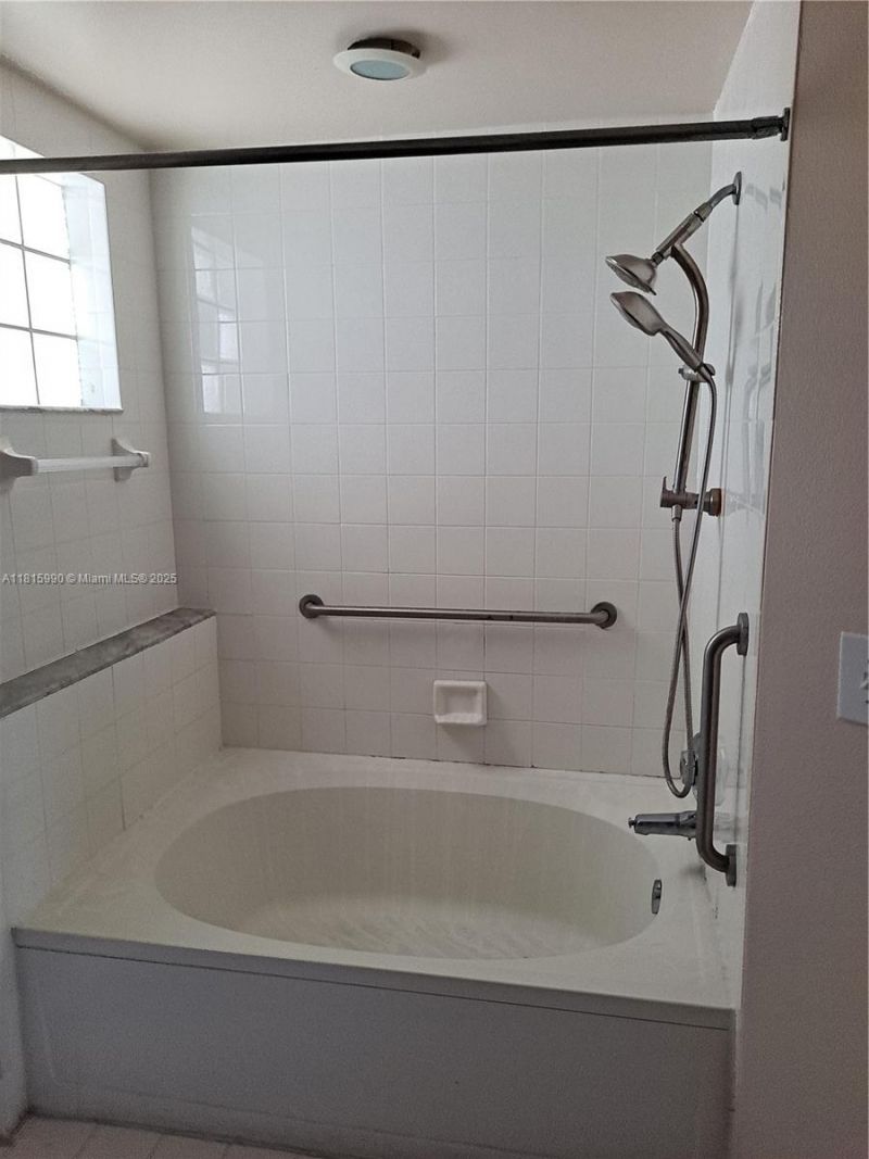 3255 NE 184th St, Unit 12402, Aventura, FL 33160 Photo