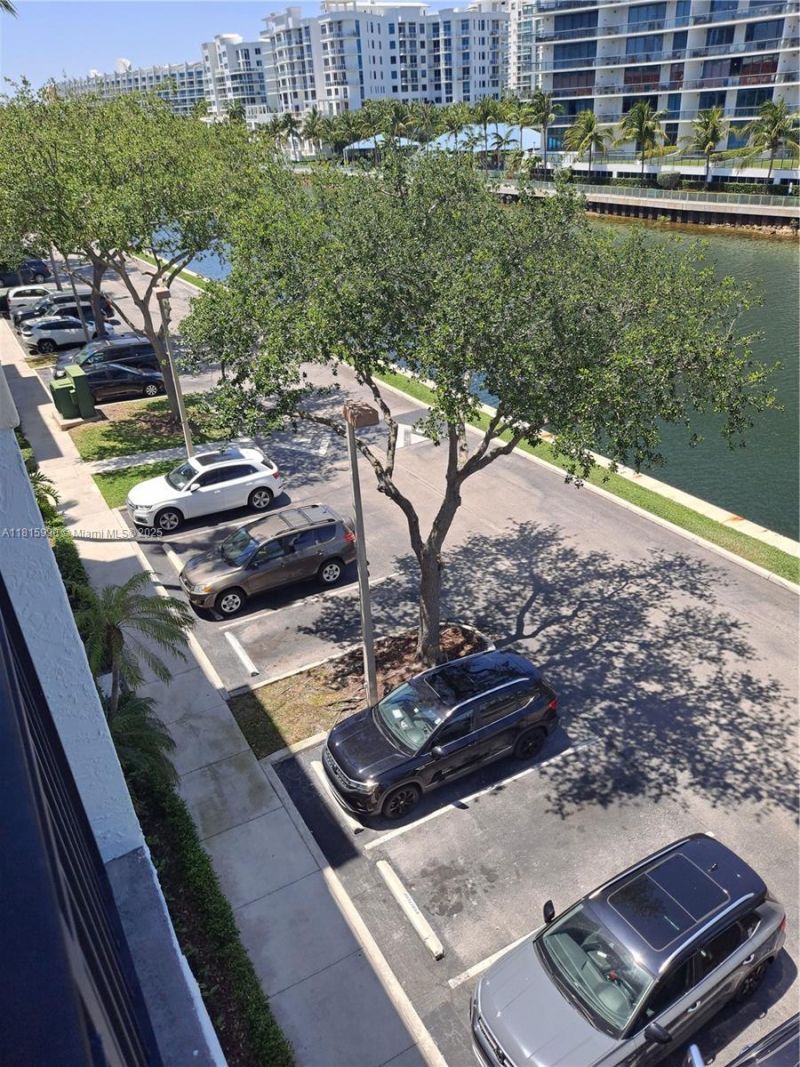 3255 NE 184th St, Unit 12402, Aventura, FL 33160 Photo