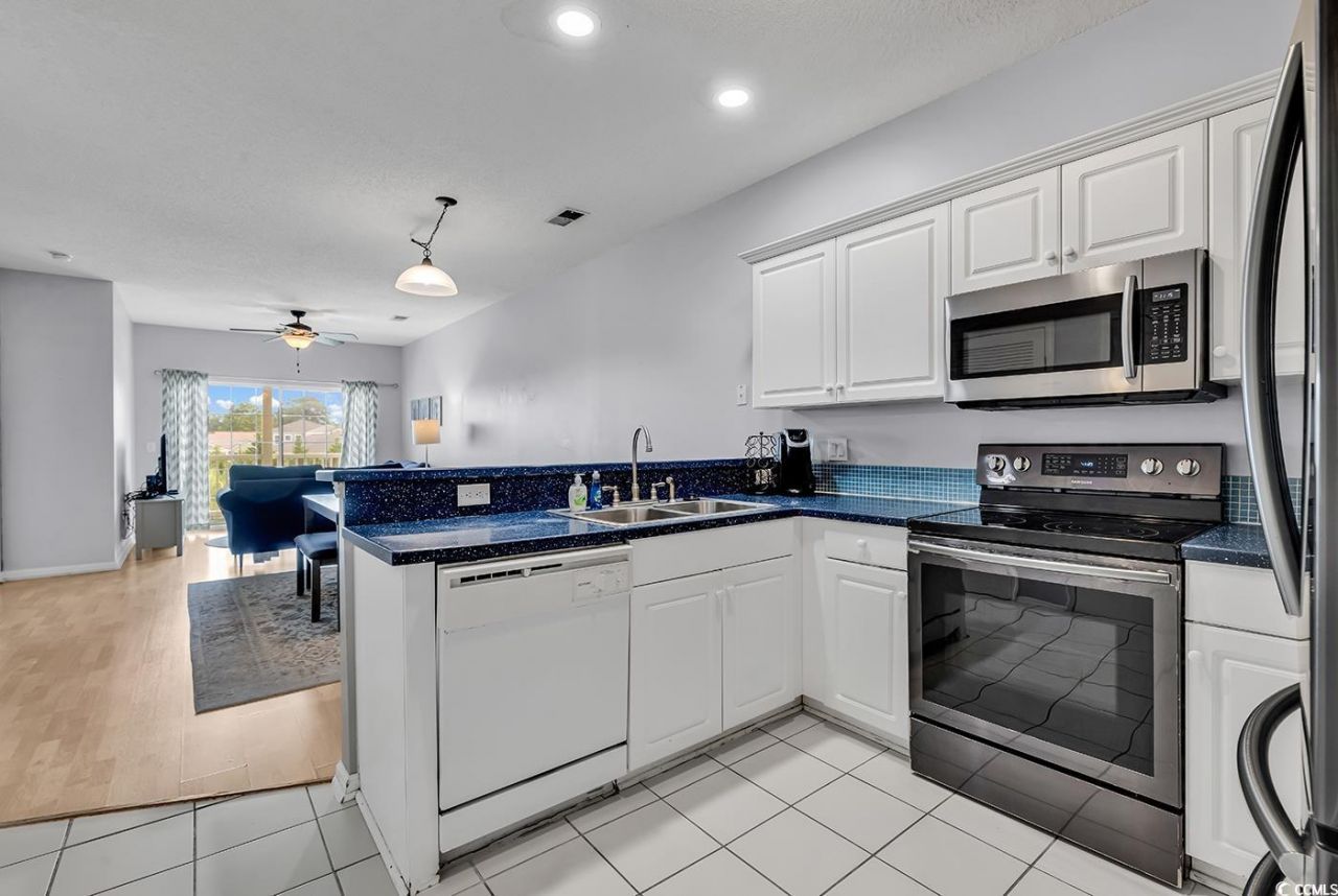 2020 Cross Gate Blvd. Photo 5