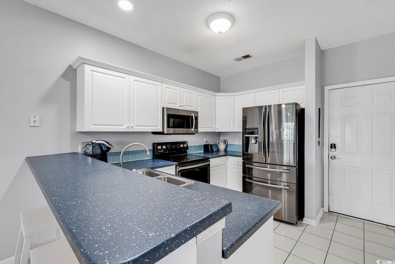 2020 Cross Gate Blvd. Photo 7