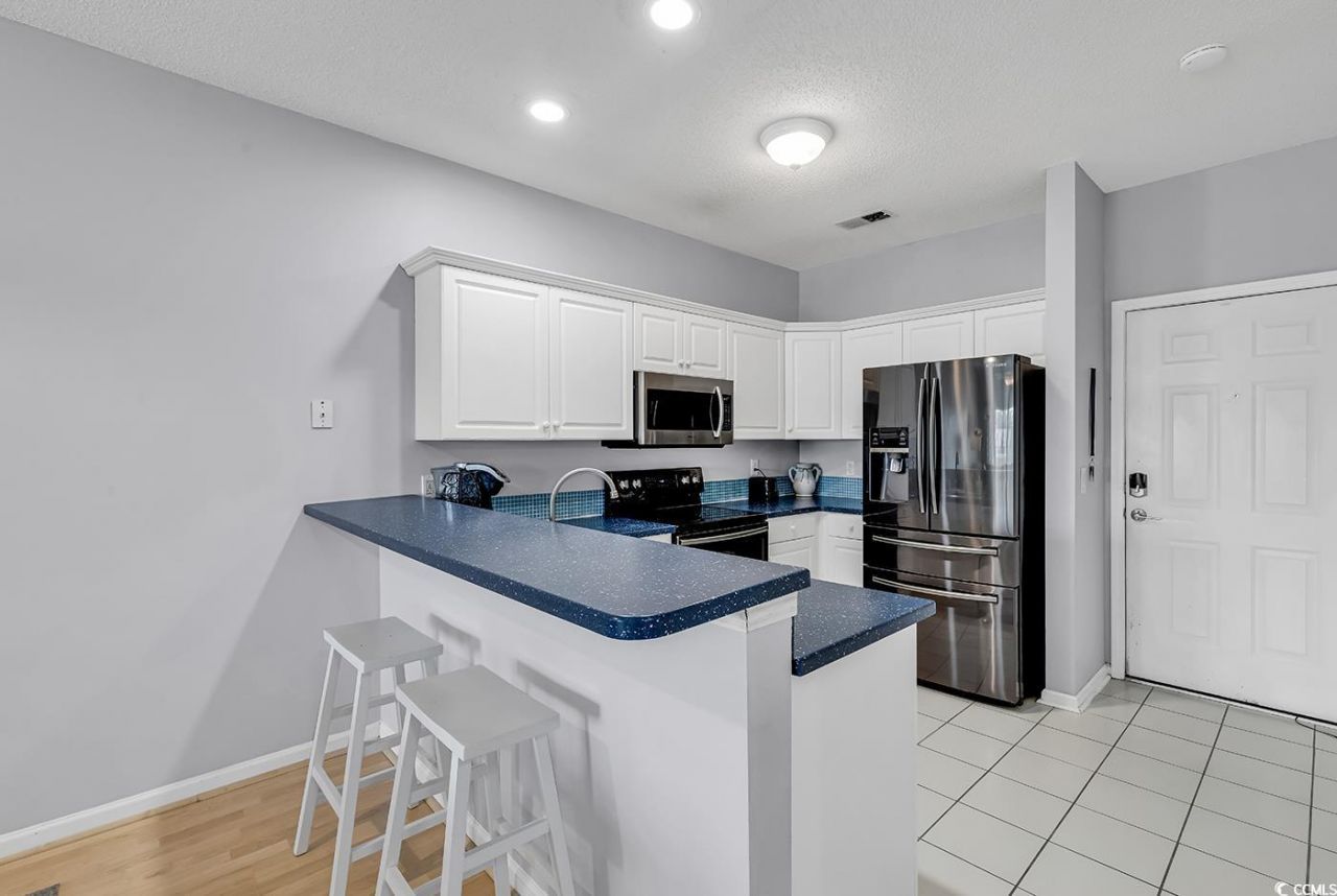 2020 Cross Gate Blvd. Photo 8