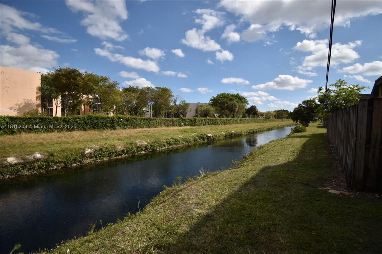 8469 SW 137th Ave, Unit 8469, Miami, FL 33183 Photo