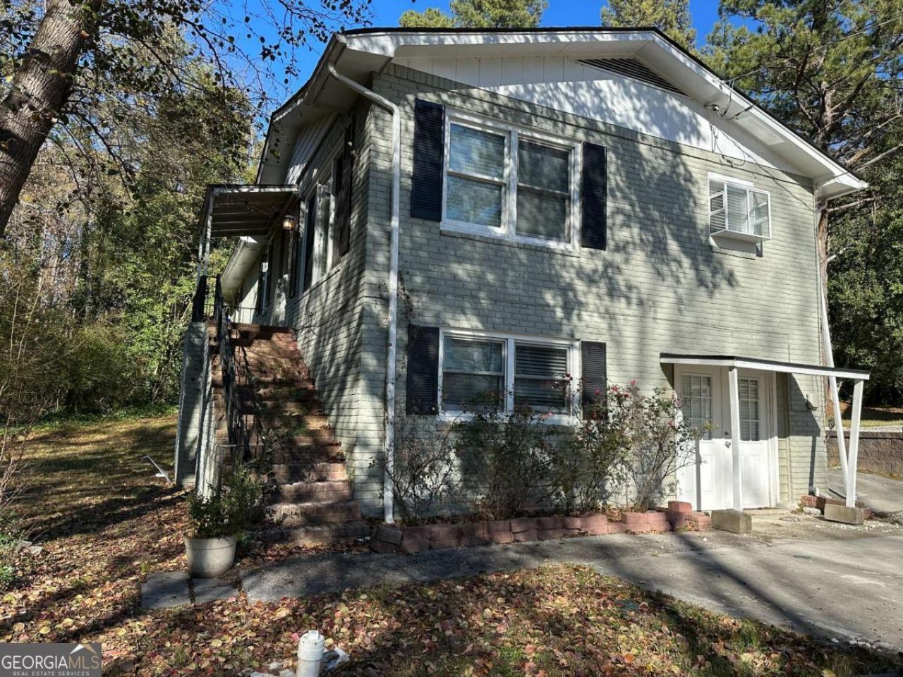 915 Lake Drive, Snellville, GA 30039 Main Photo