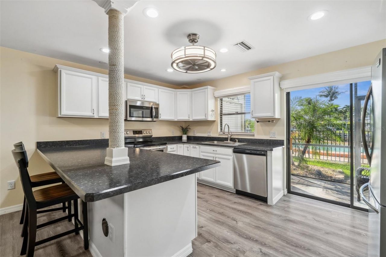 4803 SW Santa Barbara Court, Unit 5, Cape Coral, FL 33914 Photo