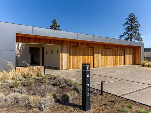 61913 Hosmer Lake Drive, Bend, OR 97702