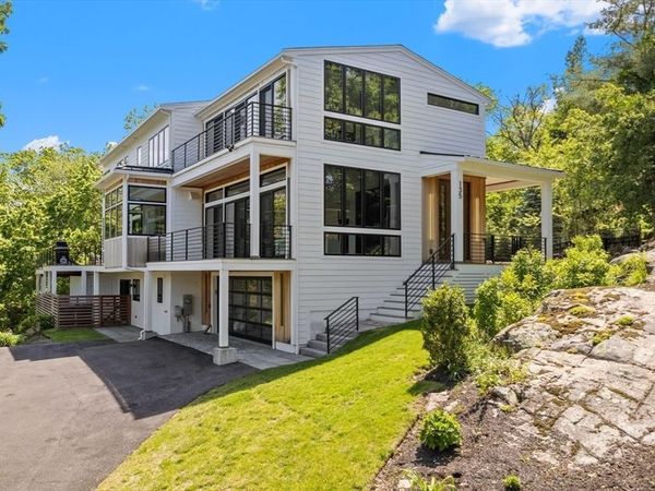 135 Beach St, Cohasset, MA 02025