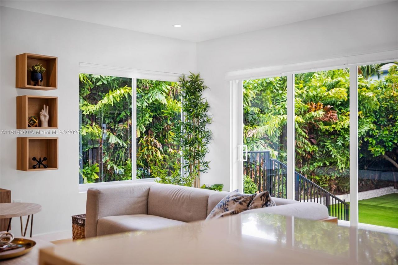 38 SW 25th Rd, Miami, FL 33129 Photo